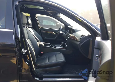 2013 Mercedes-Benz C 300 Sport 4Matic из США, поврежденный, VIN WDDGF8AB3DR296537